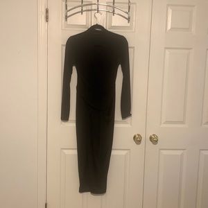 Beautiful pre-loved black bodycon midi dress!
